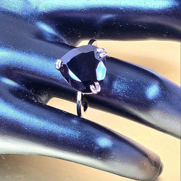 925 Sterling Silver Ring Sz 7.5 with Natural Heart Shape Black Spinel. - Picture 4 of 12